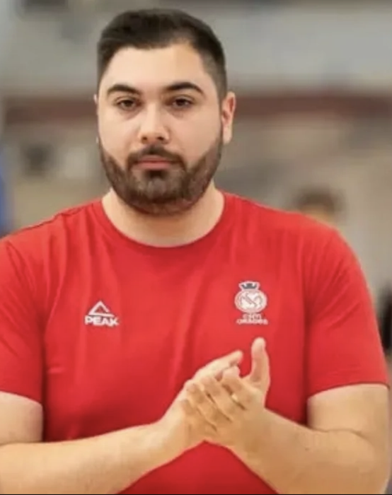 Marius Coman, antrenorul de 23 de ani mort în accidentul de pe A2, a fost condus pe ultimul drum! Mesajul dureros scandat de elevii săi