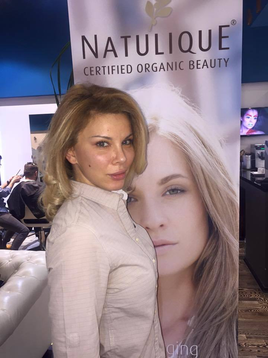 Alina Laufer e o vedetă mondenă în toată regula. Soţul ei a ajuns secretar de stat.
