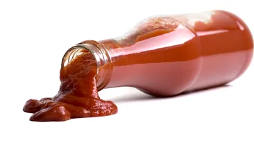Cum arata femeia DEPENDENTA de ketchup: In fiecare an consuma 70 de kg! Termina un borcan in timp RECORD