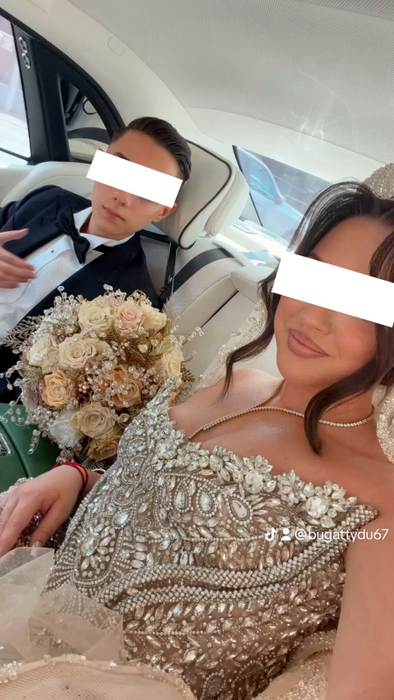 Nunta virală din Timișoara a dus extravaganța la alt nivel! Bolizi de milioane, tort cu zece etaje și cârnați atârnați în copaci