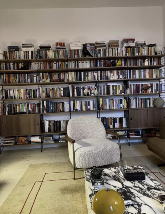 Cum arată apartamentul lui Maurice Munteanu din București. Locuința l-a costat peste 115.000 de euro