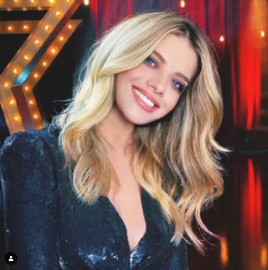 Alexandra Dinu, o tânără sexy (SURSA FOTO: CANCAN.RO)