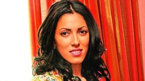 Vrea sa stearga trecutul cu buretele! Vaduva unui mare artist incearca sa se desprinda de amintirea lui! Cum si-a refacut viata