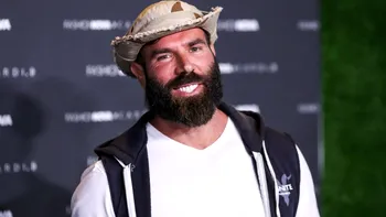 Regele Instagramului, scos pe ușa din dos! Dan Bilzerian spune că tatăl său i-a furat imperiul