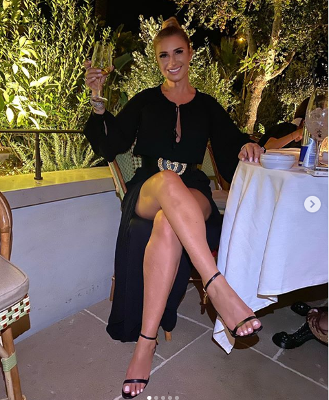 Sexy-impresara Anamaria Prodan a rămas fără arma care a salvat-o din fața a 200 de oameni nervoși
