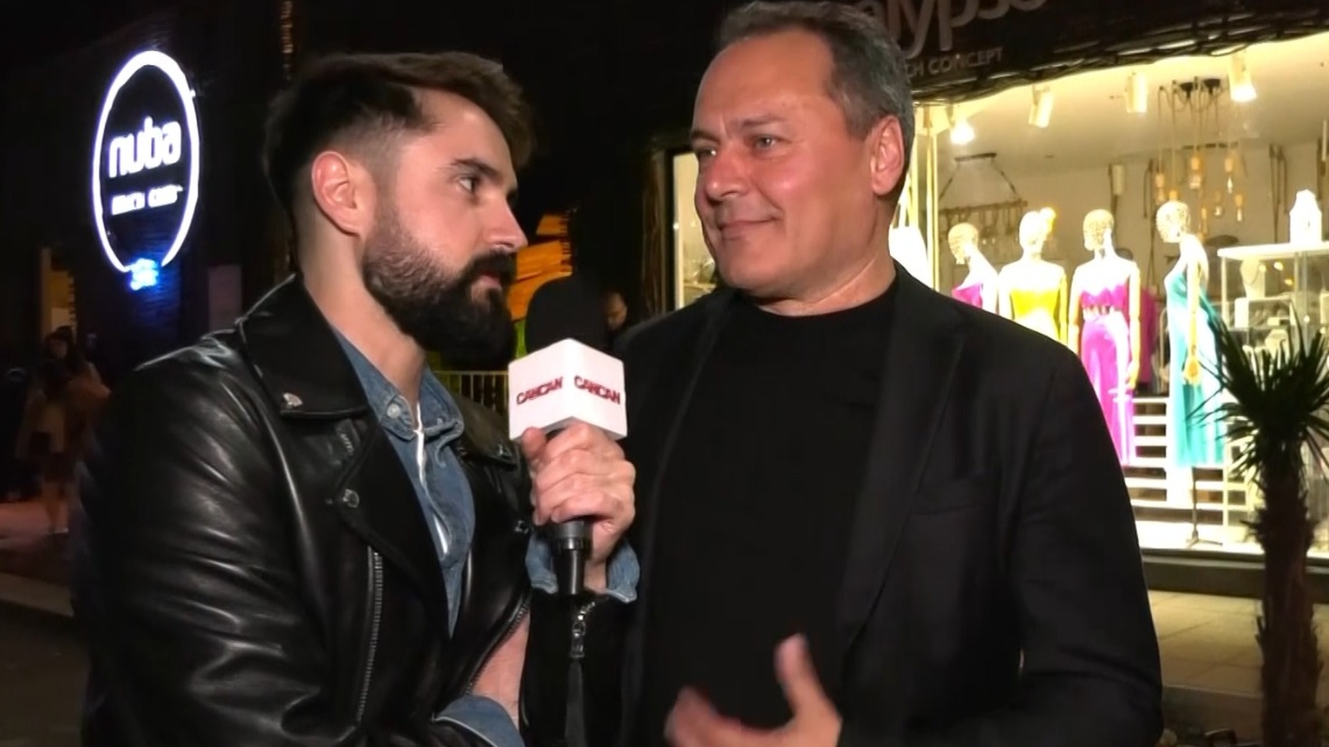 Imagini de senzaţie cu Marius Ghenea alături de o focoasă şatenă. Cum au fost surprinşi cei doi pe litoral