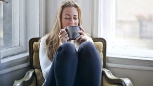 Băutura-minune care oprește căderea părului și îți face pielea să strălucească! O prepari în 5 minute