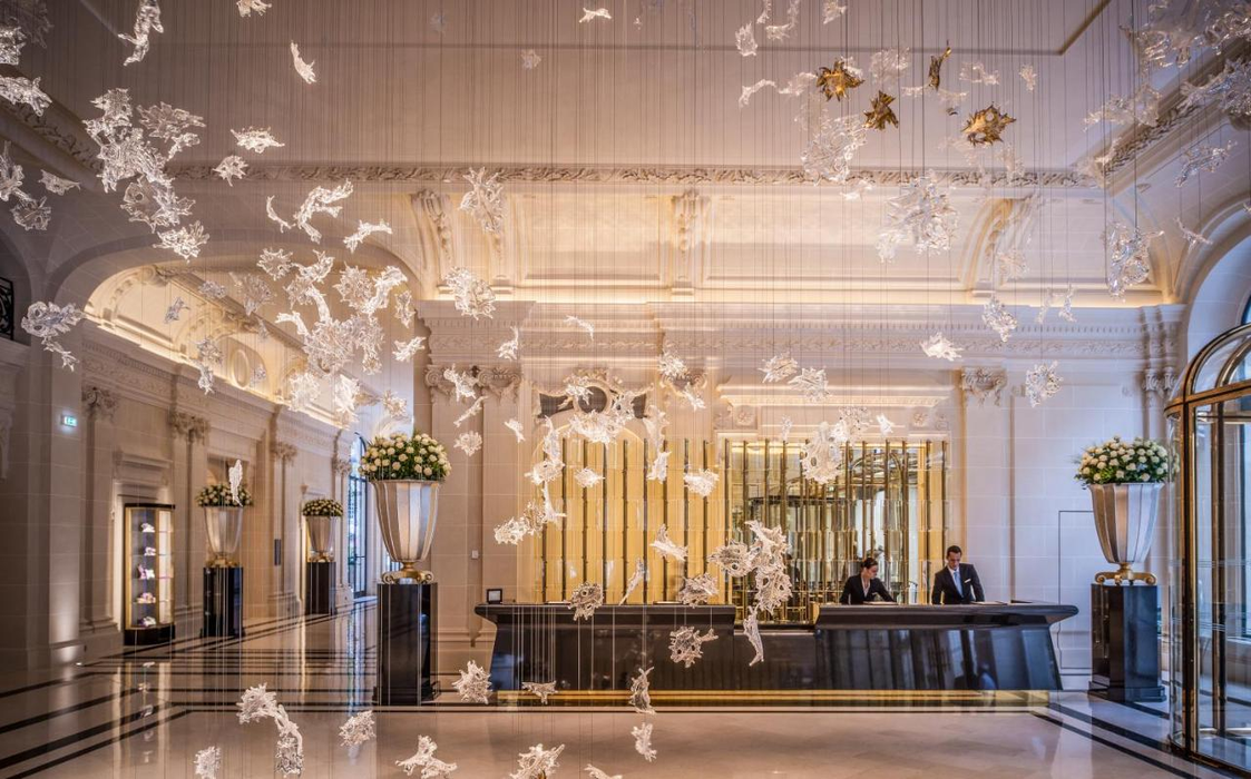 Hotelul The Peninsula se află la doar 400 de metri de Arc de Triomphe/ Sursă foto - Booking.com