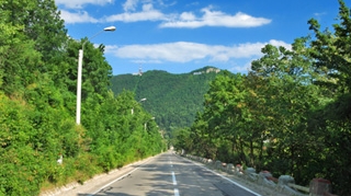 Doi copii, de 5 si 6 ani, au plecat pe jos de la Ghimbav la Brasov! Unul dintre ei voia sa-si vada mama!