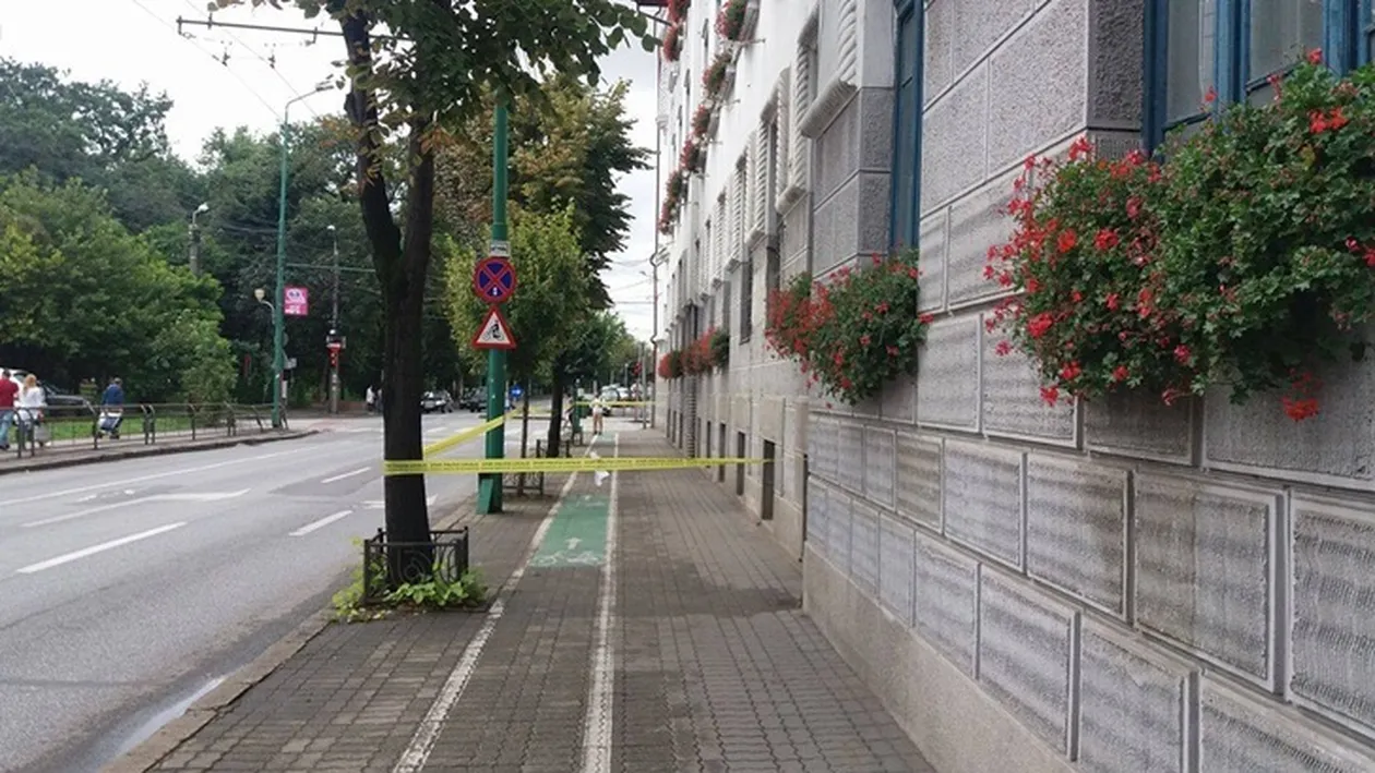 O profesoară s-a aruncat de la etaj, în Slatina. Cand am vazut-o in aer, am zis ca mor si eu!