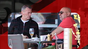 Cătălin Scărlătescu și fotbalistul Generației de Aur s-au “antrenat” cu o blondă rece. Dieta chef-ului de la Pro TV a luat o mică pauză