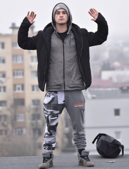 Robert, fiul lui Brigitte Sfăt, are un respect deosebit pentru stradă și familie (Foto: Instagram)