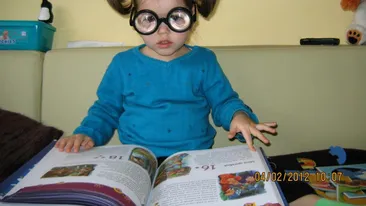 Fetita-minune uimeste iar! Anastasia ii face de ras pe cei care au picat BAC-ul ! La 3 ani stie astronomie, biologie si geografie!