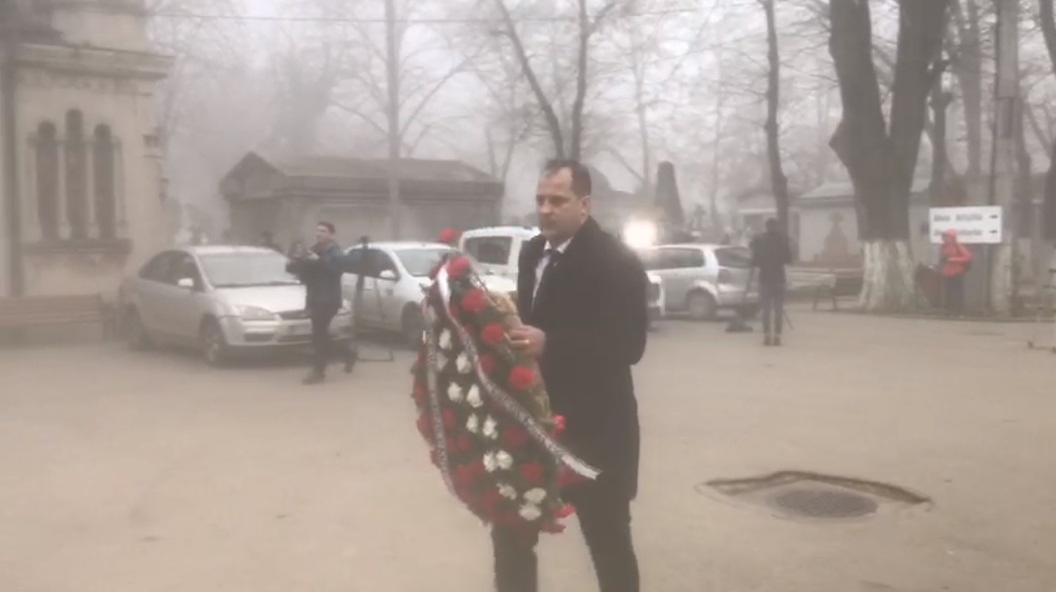 Emoționant! Mesajul scris de Șerban Huidu pe coroana cu flori adusă la căpătâiul Cristinei Țopescu