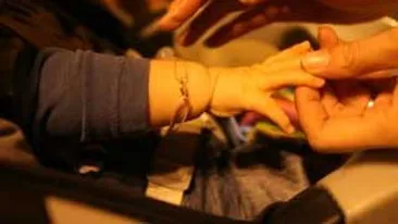 Baietelul lui Lucian Viziru poarta bratara sufletului pentru Andreea!