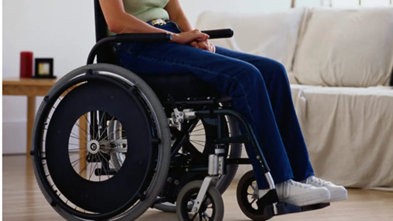 O femeie a încercat să-şi rupă spatele, în repetate rânduri, pentru a deveni paralizată! Află-i motivul incredibil!