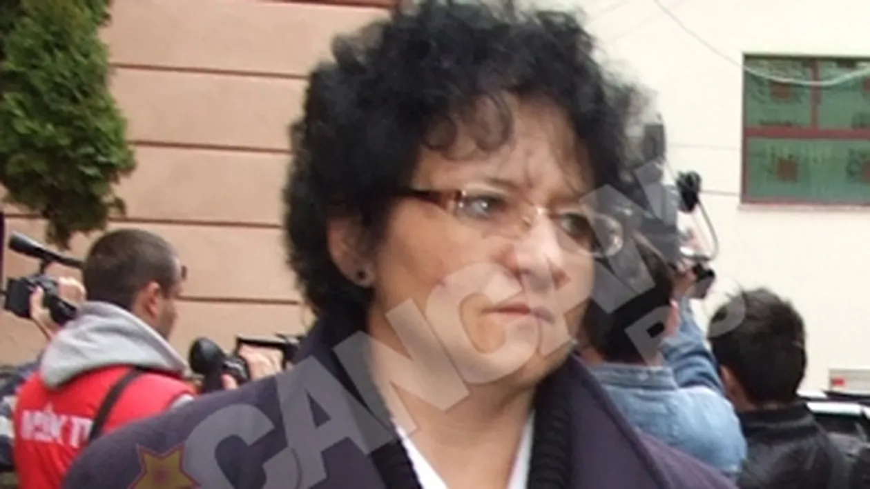 Mama suspectului in uciderea sotiei de avocat din Brasov: Nu a omorat-o el. Prefer sa nu spun, inca, nimic!
