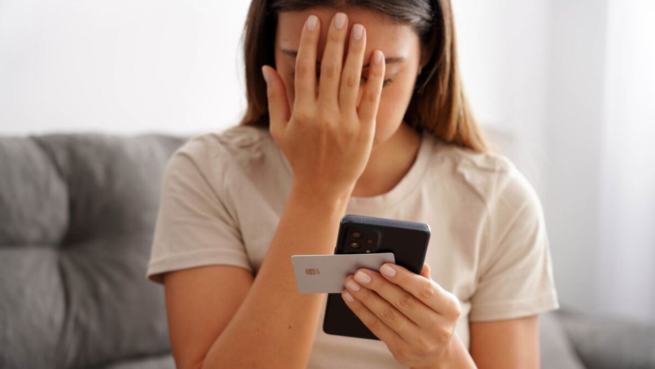 Escrocherie nouă în mediul online! Atenție dacă primești aceste mesaje, un singur click te lasă fără TOT