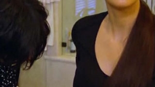 O lasa pe mama ei sa-i faca injectii in burta fara pregatire medicala - vezi ce indura Kim pentru perpetuarea clanului Kardashian!