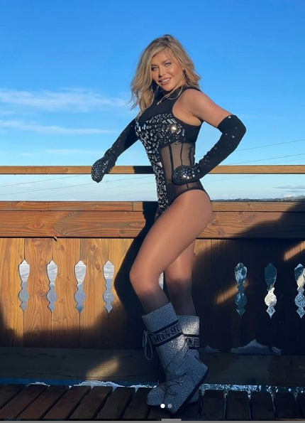 Melodia și clipul Loredanei Groza care nu au fost niciodată difuzate! Cântăreața rupe tăcerea: ”Mi-a pus o fustă până-n pământ…” VIDEO