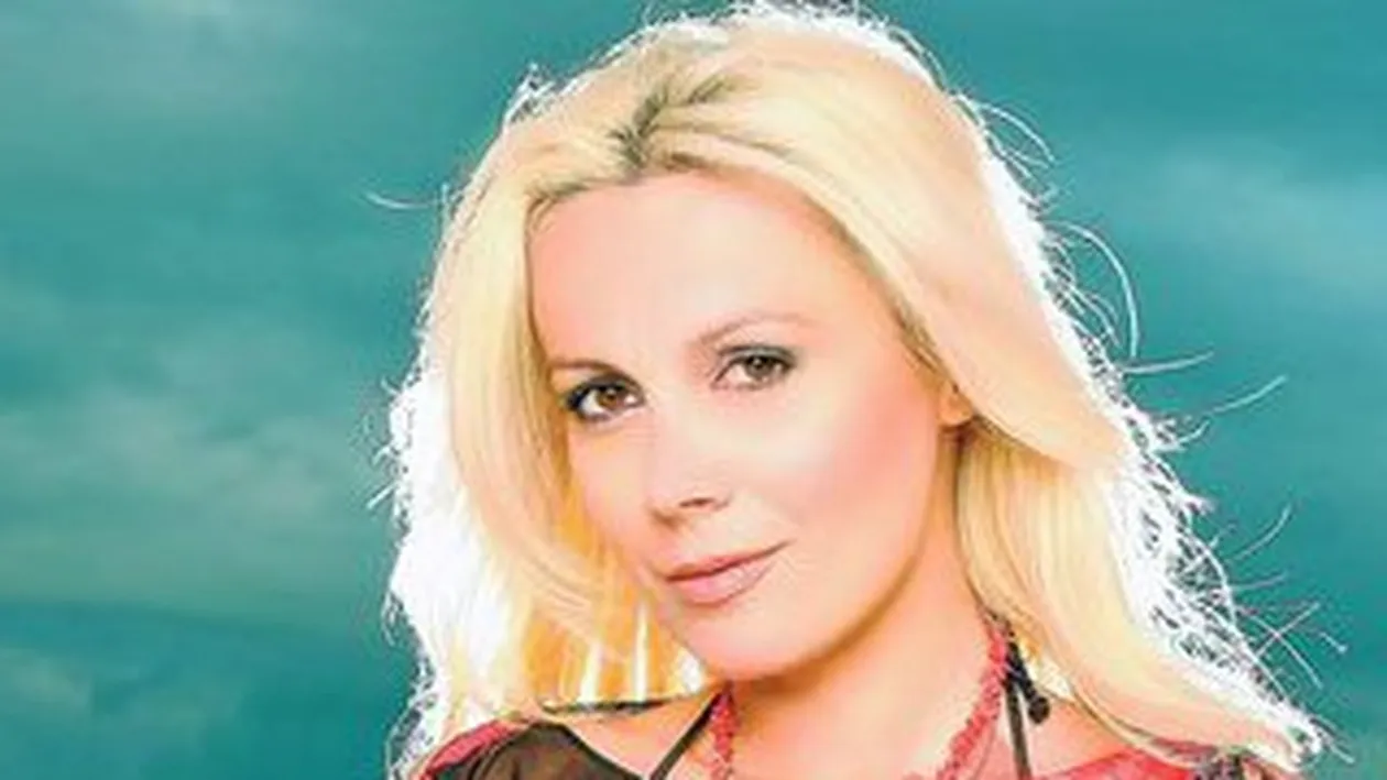 Dana Savuica isi face cadou de ziua ei propriul parfum