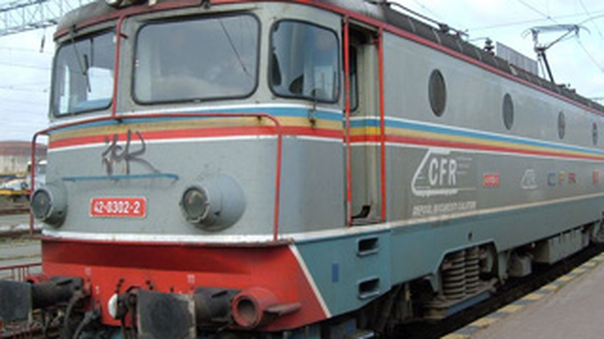 O persoana  a murit dupa ce un tren a lovit  o masina