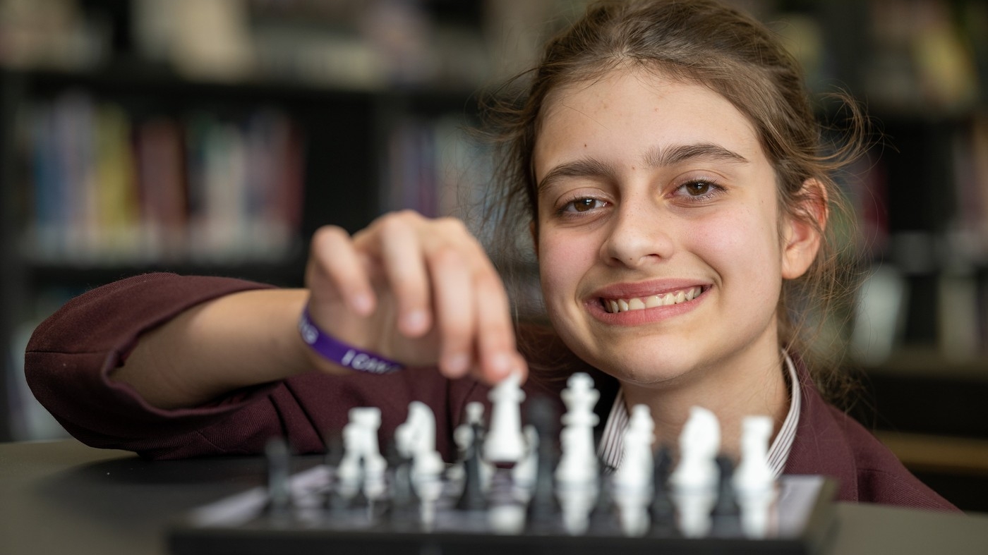 Ea e Sofia, fetița care are un IQ mai mare decât Einstein! Are doar 13 ani