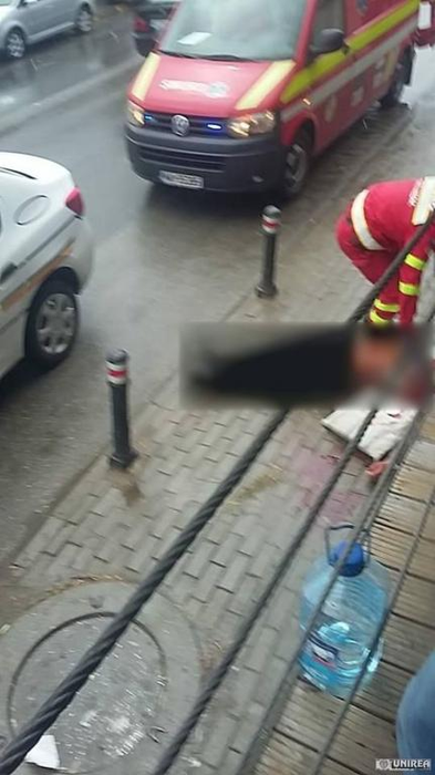 Un bărbat de 32 de ani a fost înjunghiat mortal, în miezul zilei, la Sebeș