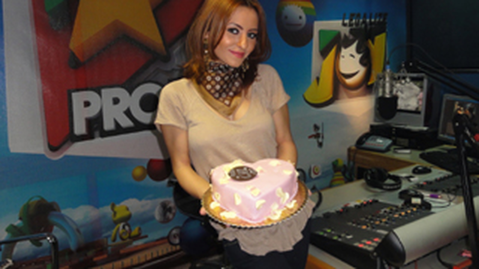 Giulia Anghelescu si-a schimbat look-ul! Vezi cum arata cantareata!
