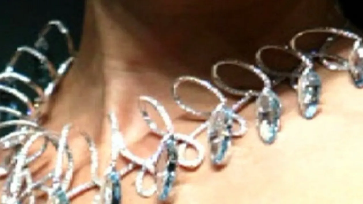 Colier de 2 MILIOANE DE EURO furat la Cannes, cautat si in Romania. Francezii l-au dat in urmarire prin Interpol