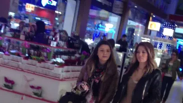 Gina Pistol si-a descoperit o noua pasiune: tablourile! Vezi ce face vedeta intr-un magazin cu obiecte de arta!