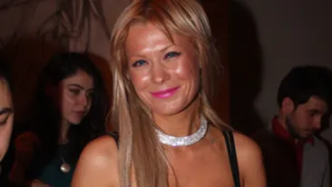 Ispitita de dulciuri si de carne, Simona Sensual nu a putut sa tina post!  A dat spanacul pe shaorma!