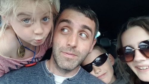 S-a sinucis din cauza datoriilor și a lăsat trei copii orfani. Este cutremurător ce a scris bărbatul în biletul de adio
