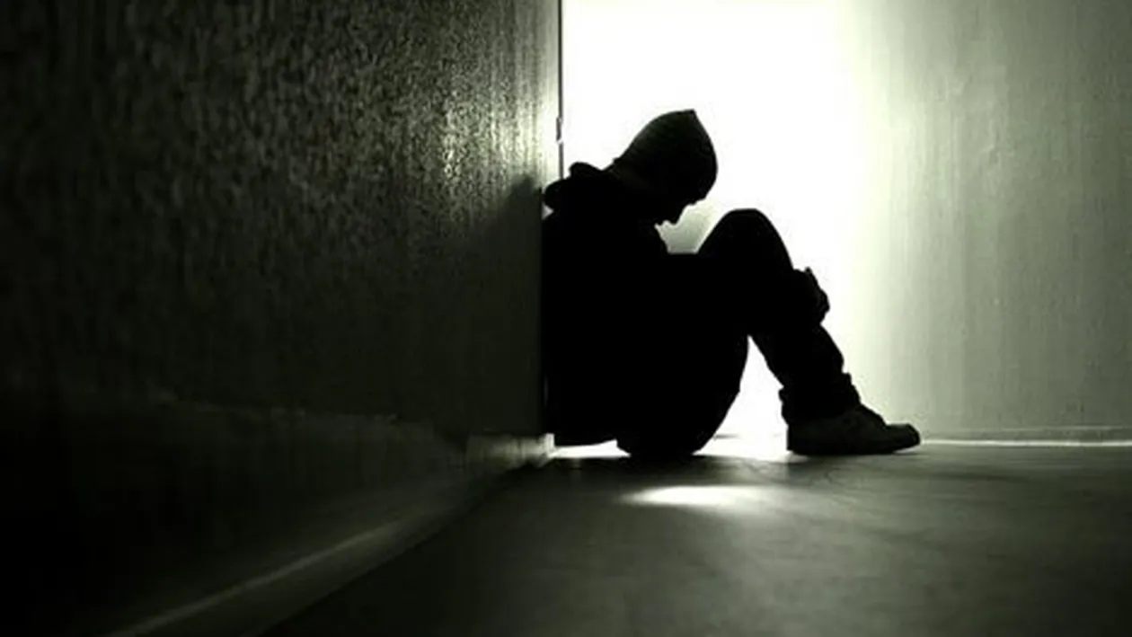 Tentativa de sinucidere intr-un liceu din Miercurea Ciuc! Un elev s-a aruncat de la etaj pe geamul clasei, in timpul orei