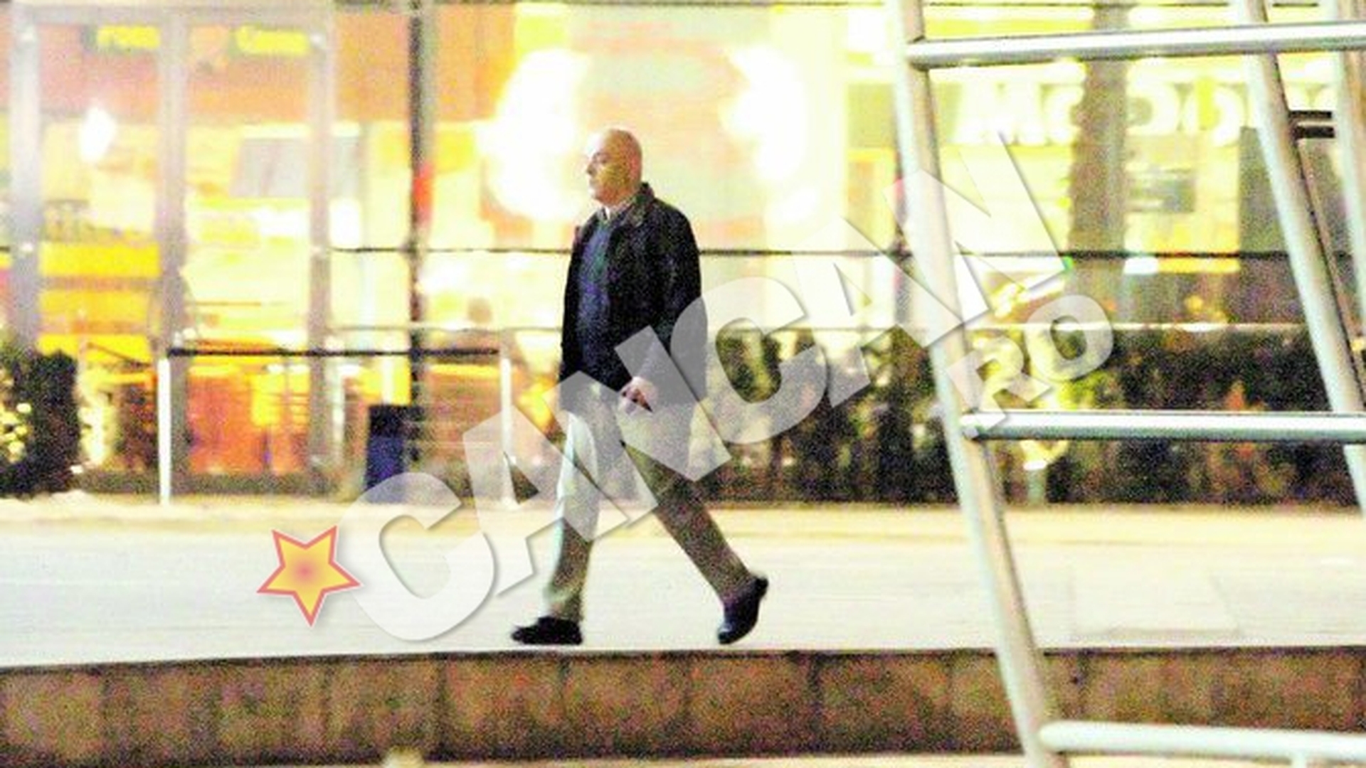 "Parintele" SMURD savureaza in solitudine peliculele cinematografice nocturne! Arafat, in "carantina" la mall