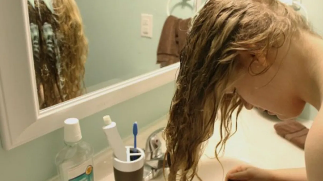 A avut un SOC atunci cand a facut ASTA! Ce se intampla daca iti speli parul cu bicarbonat de sodiu