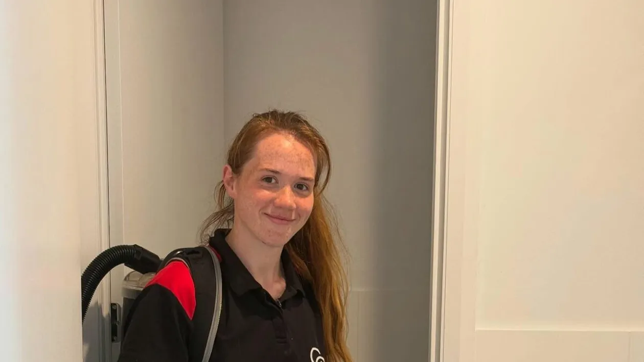 Această tânără de 21 de ani lucrează doar 5 ore pe zi și câștigă 9000 de euro lunar. Ce job BIZAR are, de fapt