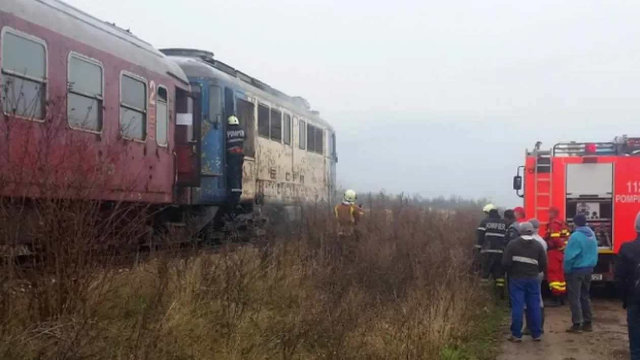 Un tren de călători a deraiat după ce a fost lovit de stânci în județul Maramureș! Anunțul făcut despre pasageri