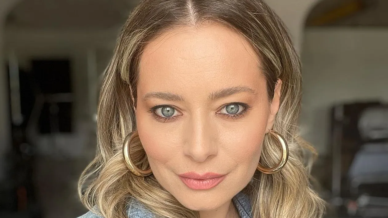 Laura Cosoi, însărcinată pentru a treia oară. “Ce dar minunat este viața!” Actrița a făcut marele anunț în prima zi de Crăciun