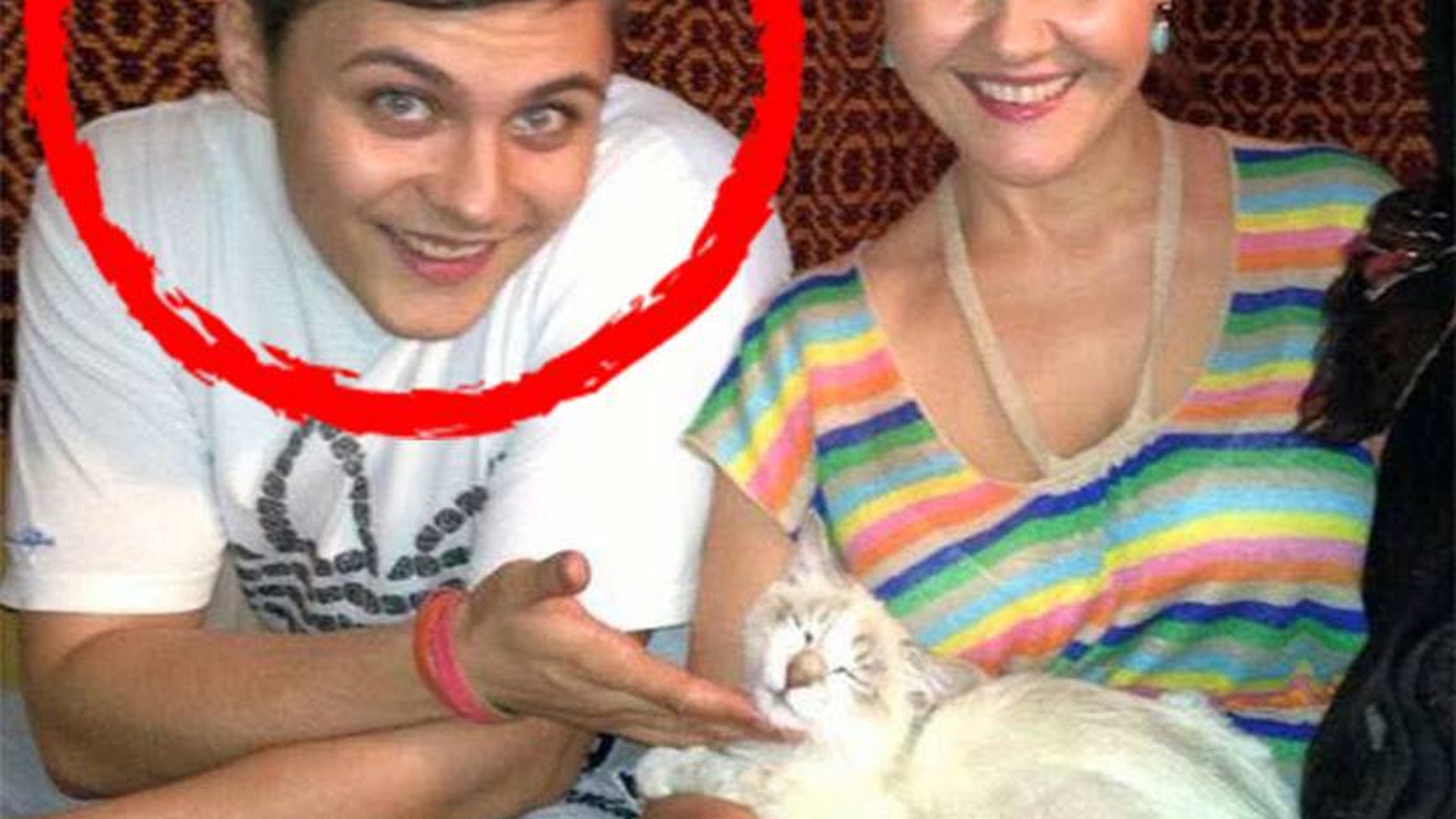 Imagini ruşionase cu fiul Niculinei Stoican! Băiatul a umilit o puştoaică beată în club! Şi-a dat pantalonii jos, iar ce a urmat întrece orice imaginaţie!  FOTO