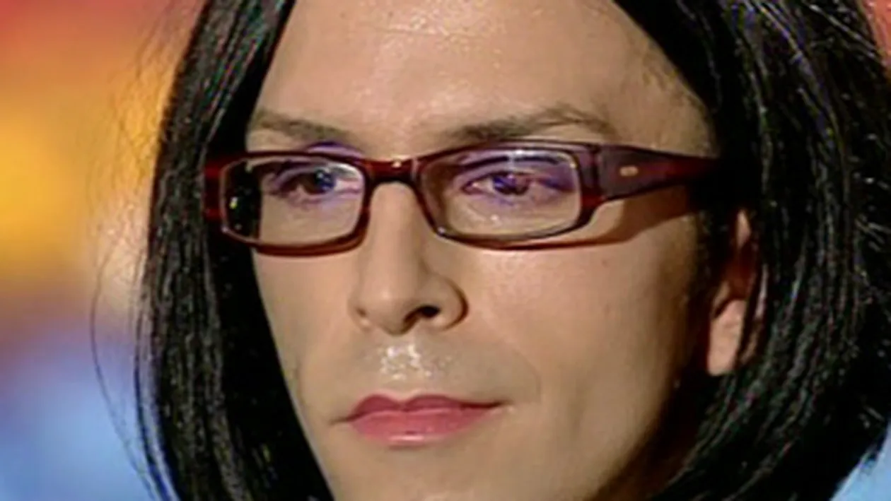 Un transexual a dansat pe manele la Romanii au talent! S-a dat la Mihai Petre: Pentru tine am venit! Depinde cum o iei! Mihai: Prefer sa nu o iau