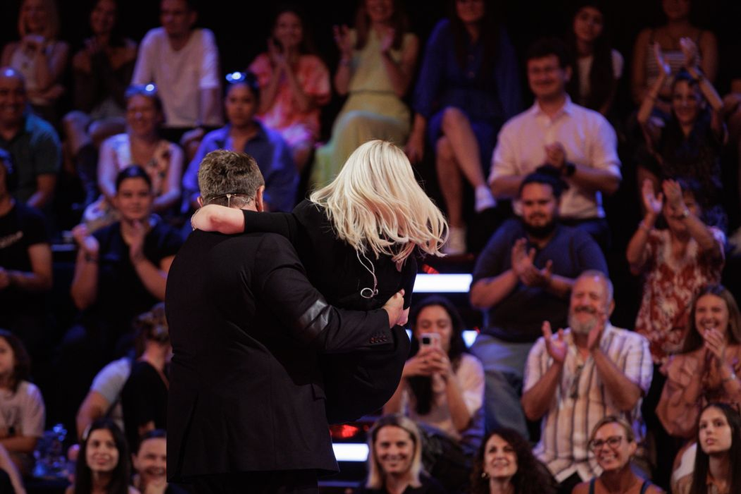 Momentul în care Loredana și Tudor Chirilă se sărută pasional la Vocea României! Reacția fabuloasă a juraților Pro TV. VIDEO