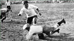 Uită de Maradona: povestea primului fotbalist care a înscris golul decisiv la Cupa Mondială, fără o mînă