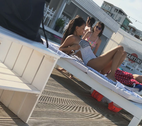 Adi Sînă și Anca Serea au fost la Mamaia împreună cu cei trei copii pe care îi au împreună