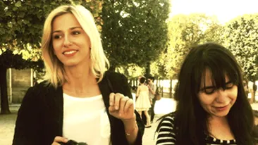 Dana Rogoz s-a intalnit cu prietenele ei din copilarie cu ocazia Saptamanii Modei de la Paris!