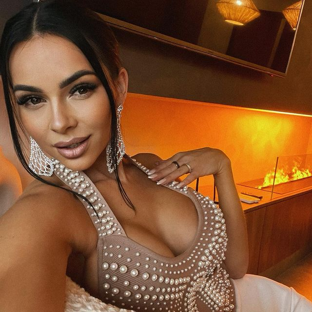 Ilona își ține mereu urmăritorii pe jar/ Sursă foto: Instagram.com