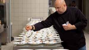 Chef Scărlăţescu, la un pas de leşin! Juratului i s-a făcut rău în bucătăria ‘’Chefi la cuţite‘’:,,A curs sânge...‘’