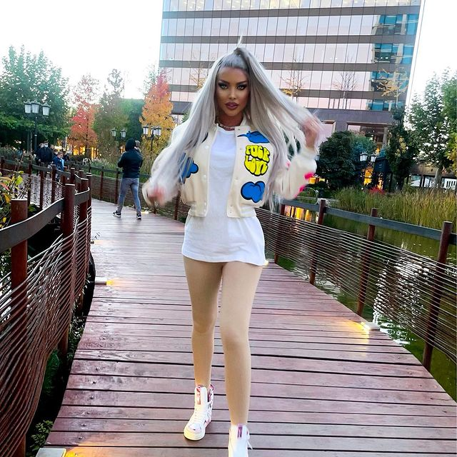 Loredana Chivu: ”Nu mai vreau să aud de operații estetice!” Intervenția greșită de la posterior i-a produs traume serioase blondei