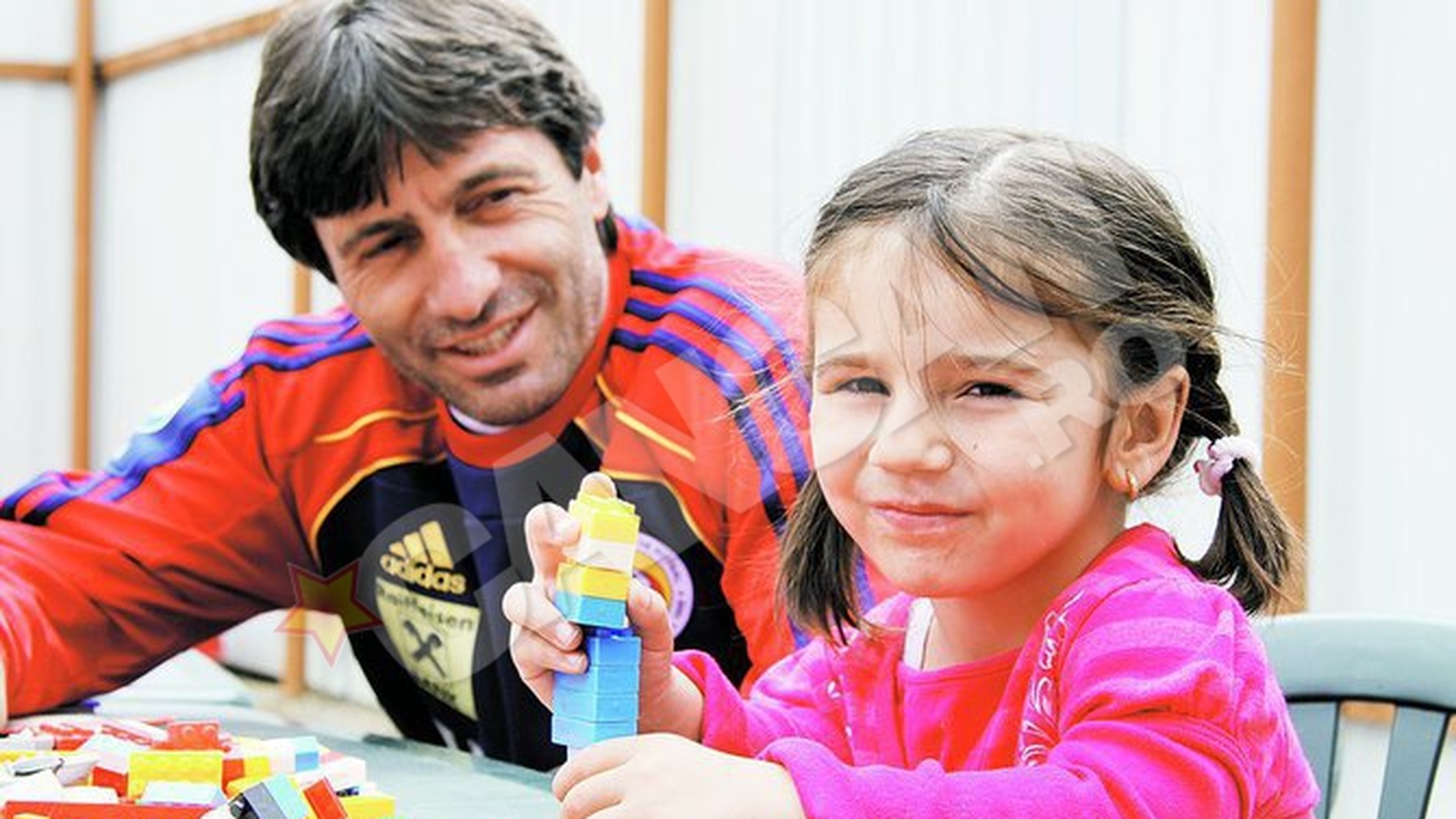Fiica adoptiva a fostului international Iosif Rotariu are in sfarsit o proteza la sold Kassandra, salvata dupa 30 de operatii!