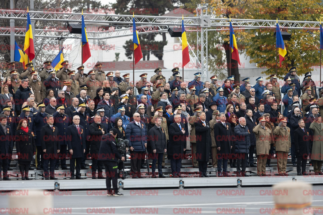 Imagini LIVE de la parada militară de 1 decembrie. Cum au apărut poliţistele la defilare. FOTO